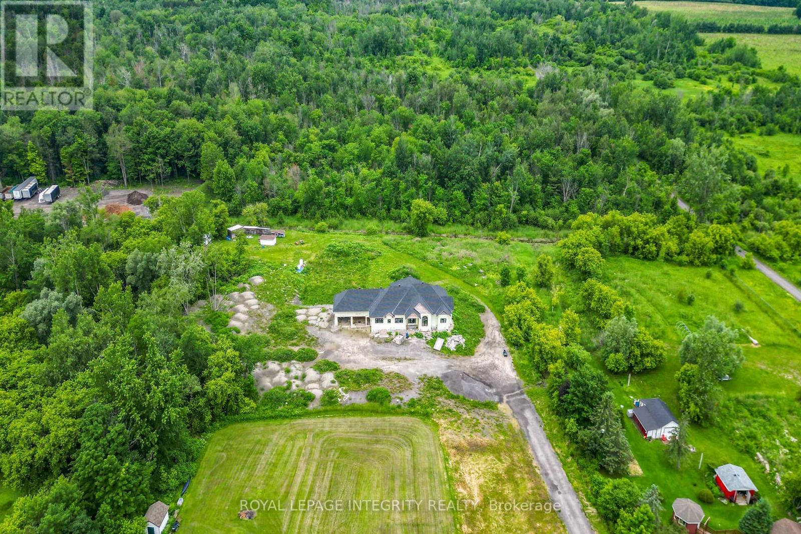 1695 Old Montreal Road