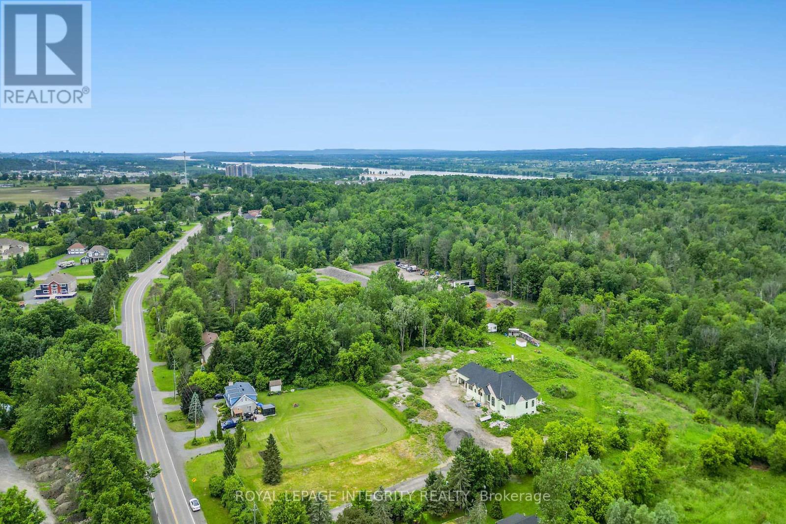 1695 Old Montreal Road