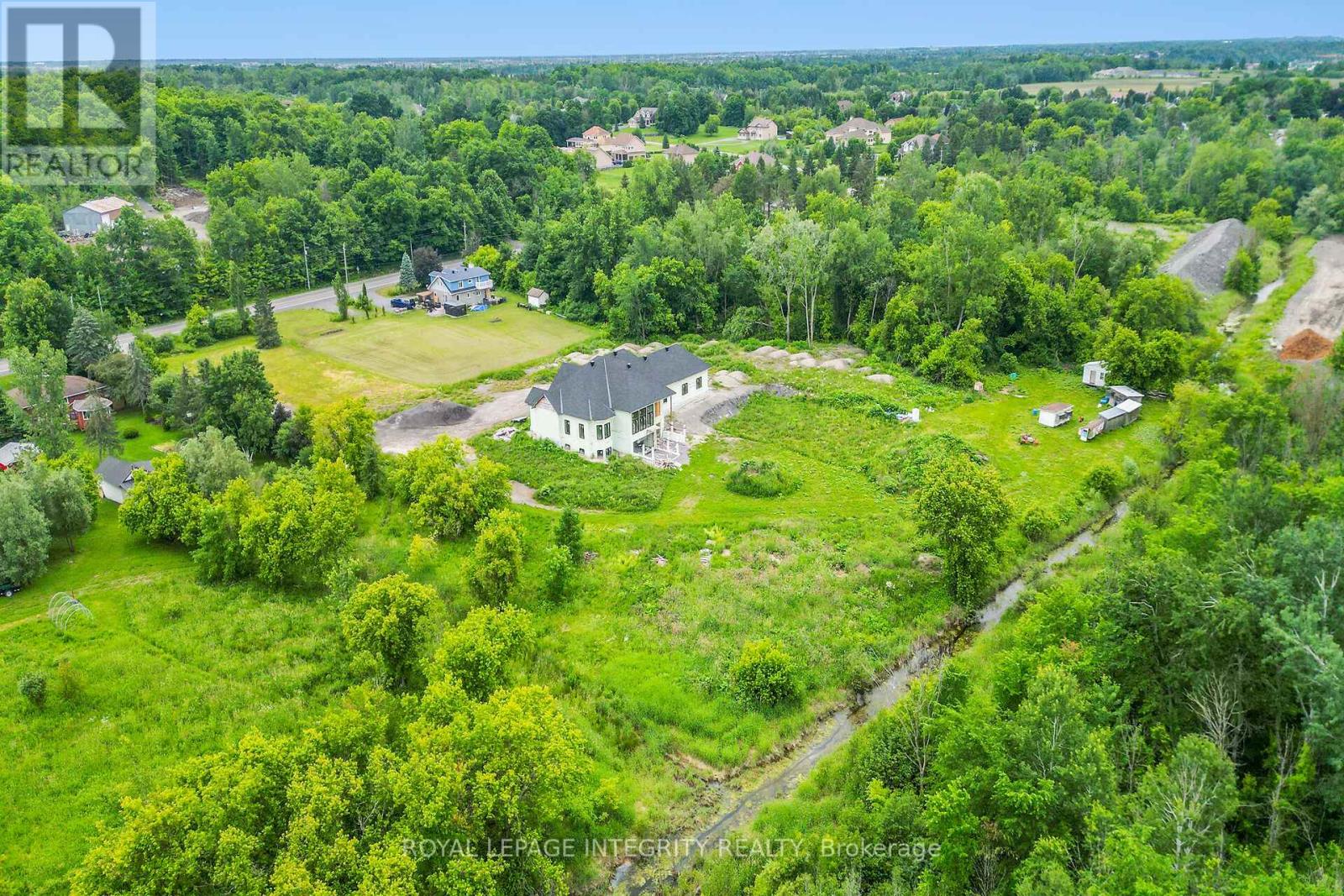 1695 Old Montreal Road