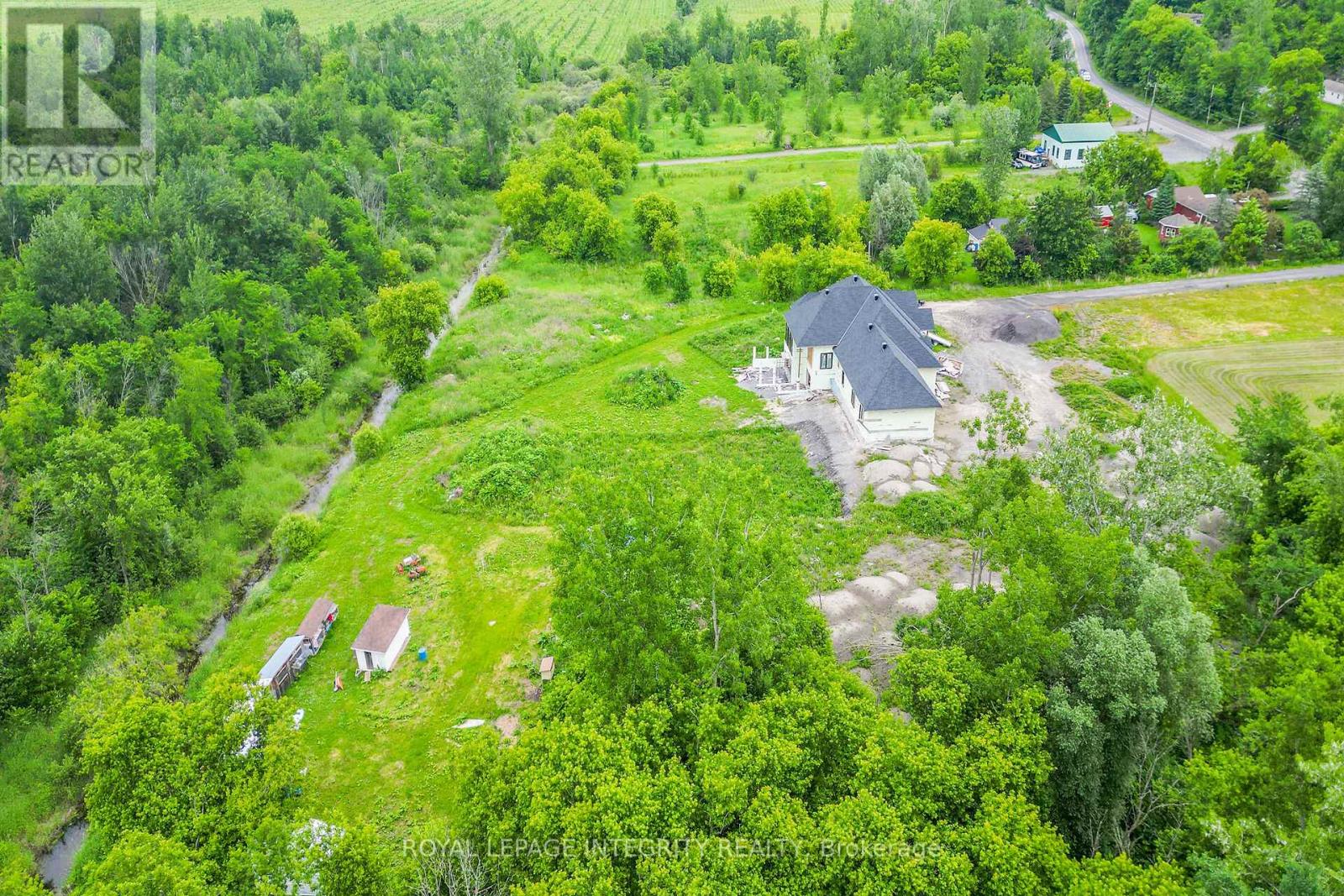 1695 Old Montreal Road