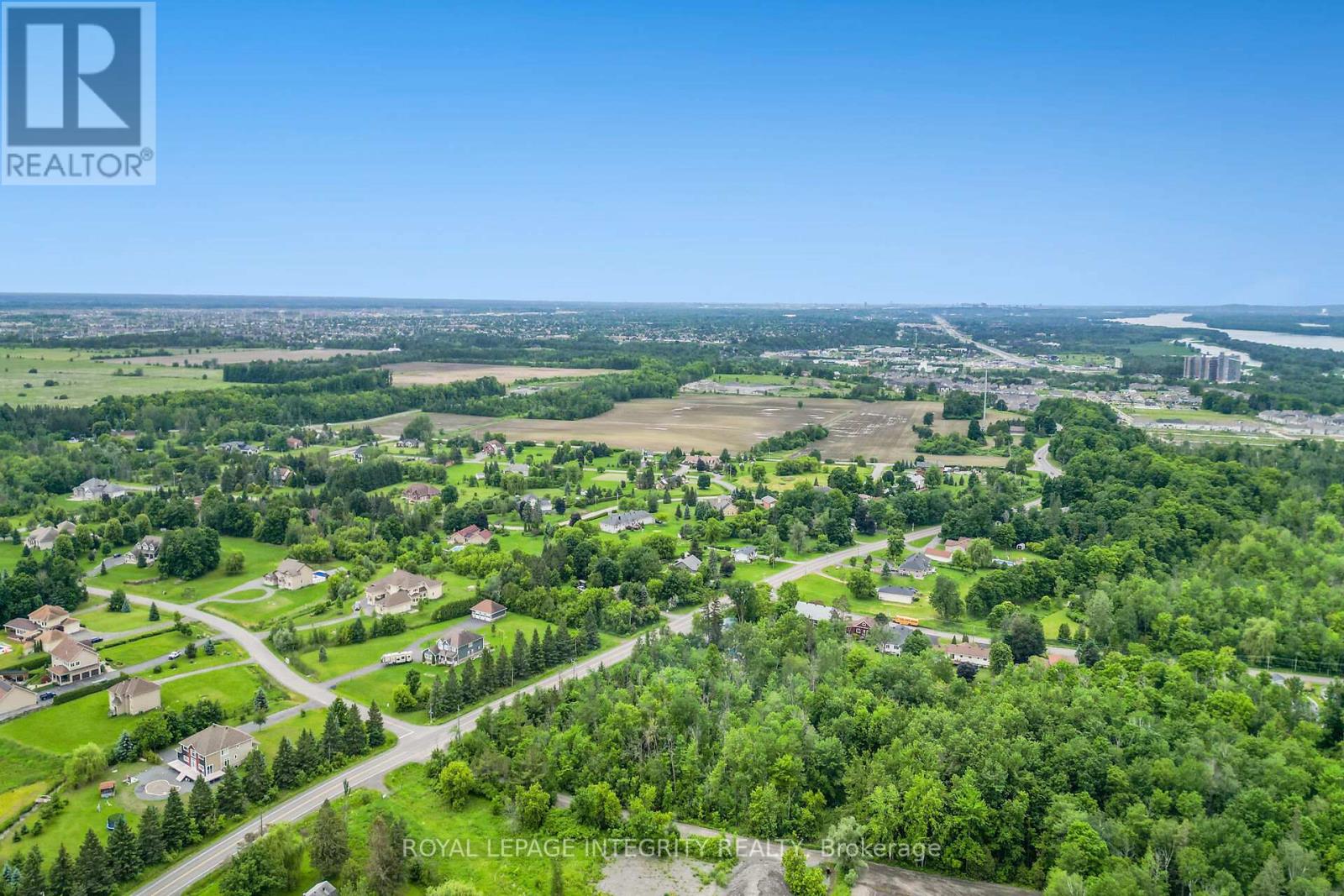 1695 Old Montreal Road