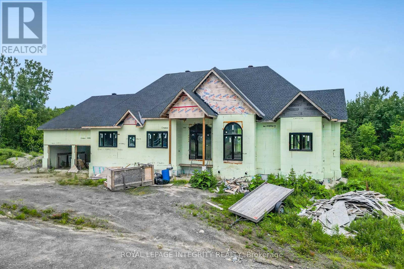 1695 Old Montreal Road