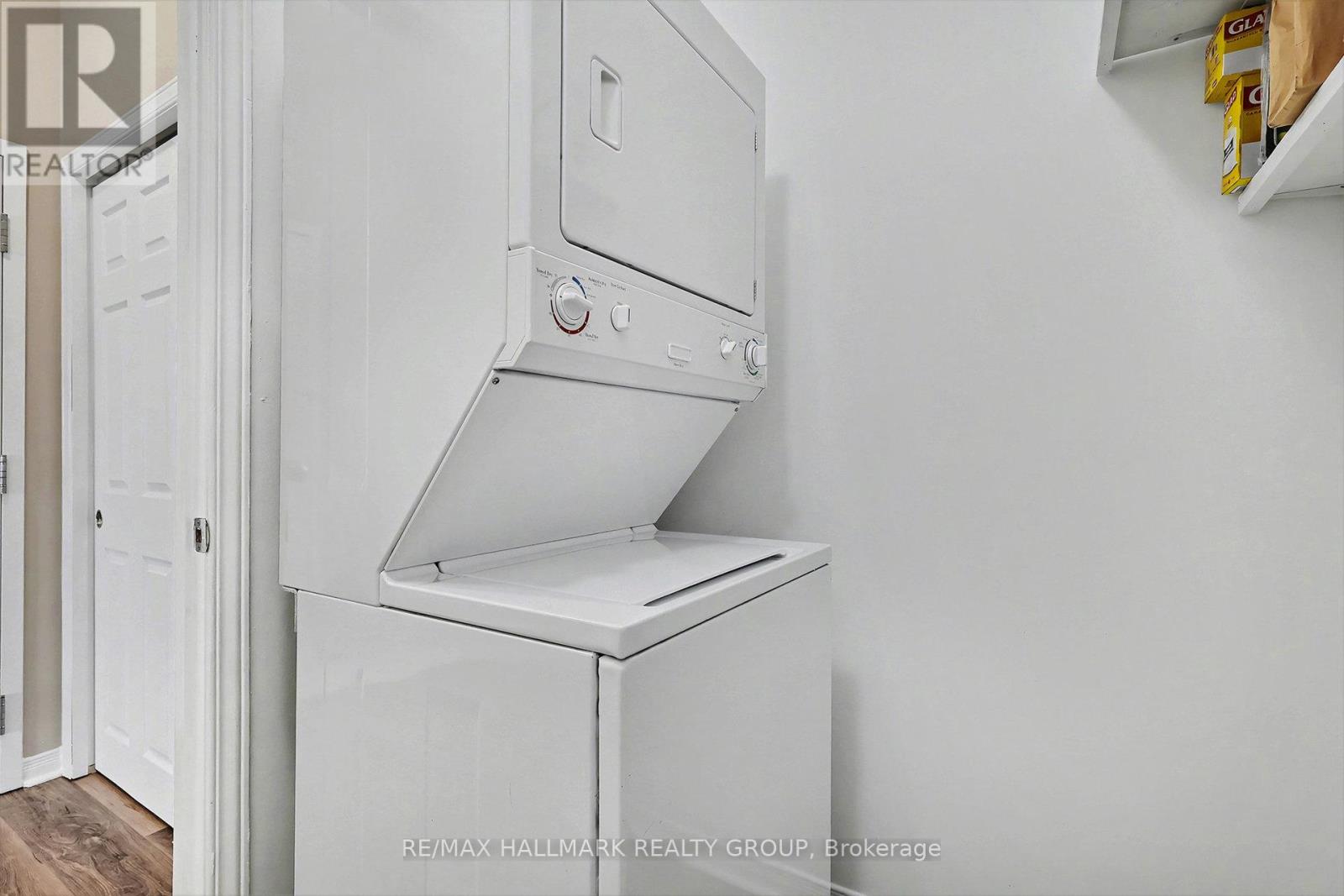 208 - 1026 Laurier Street