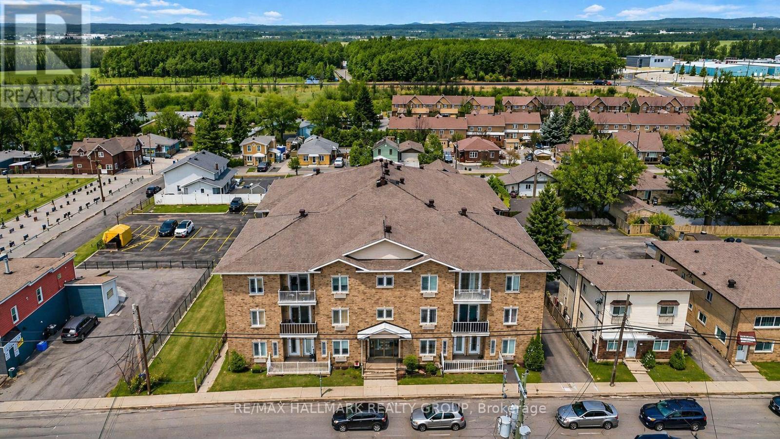 208 - 1026 Laurier Street