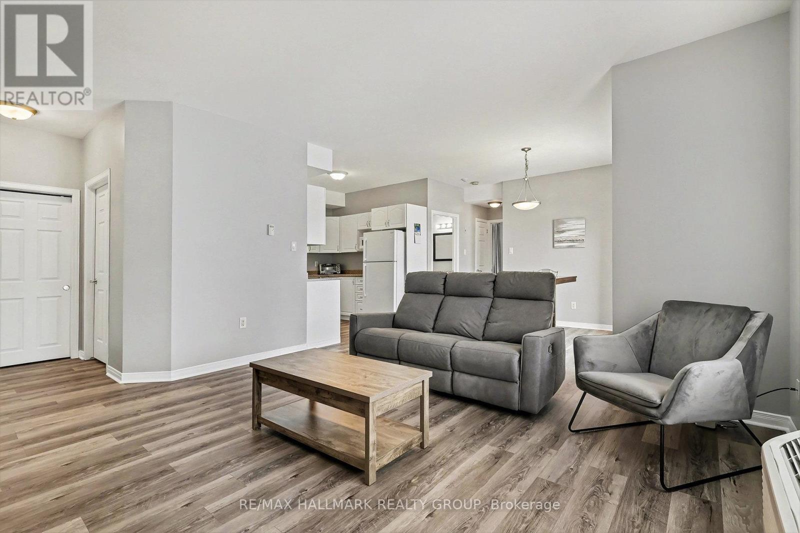 208 - 1026 Laurier Street