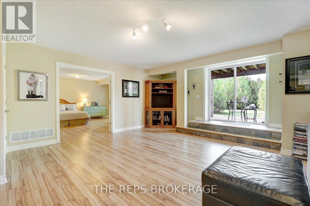 206 Country Lane Drive Se