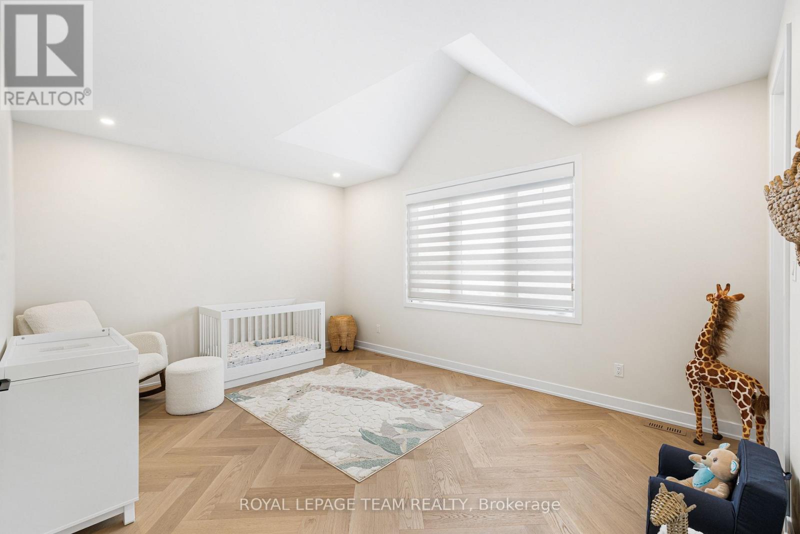 649 Bridgeport Avenue