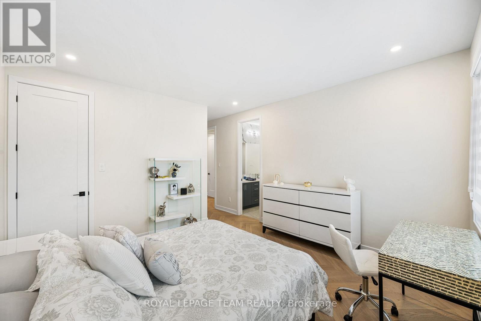 649 Bridgeport Avenue