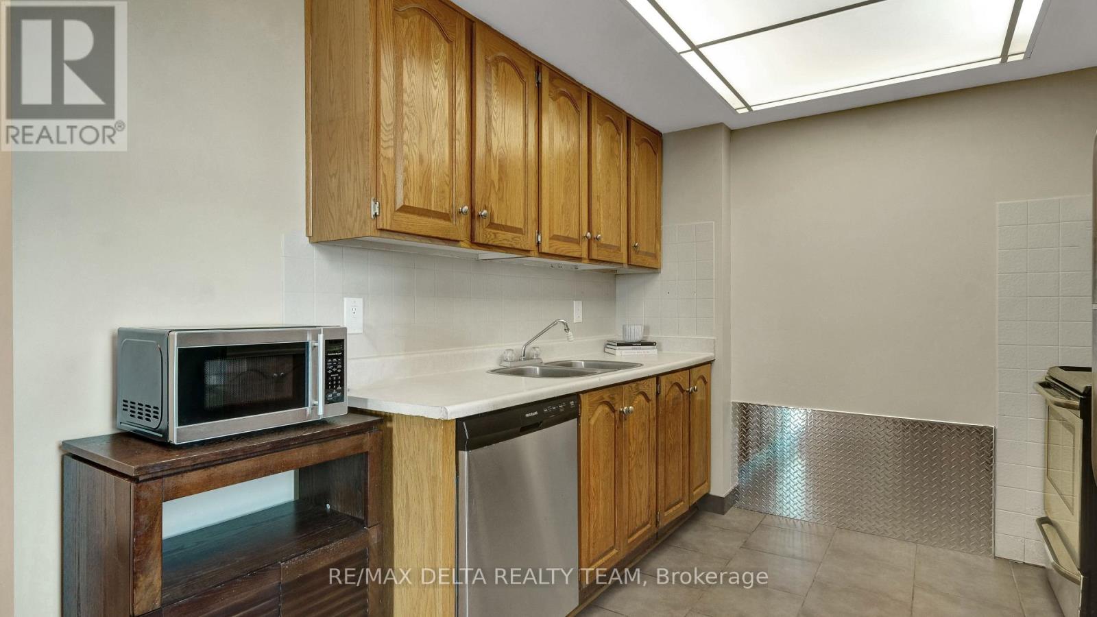 1001 - 555 Brittany Drive