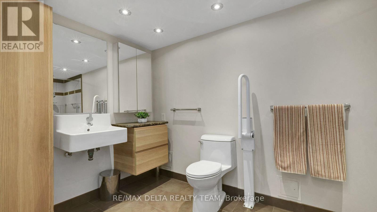 1001 - 555 Brittany Drive