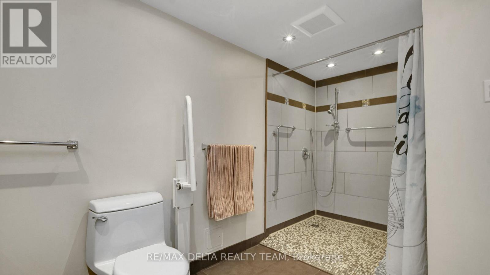 1001 - 555 Brittany Drive