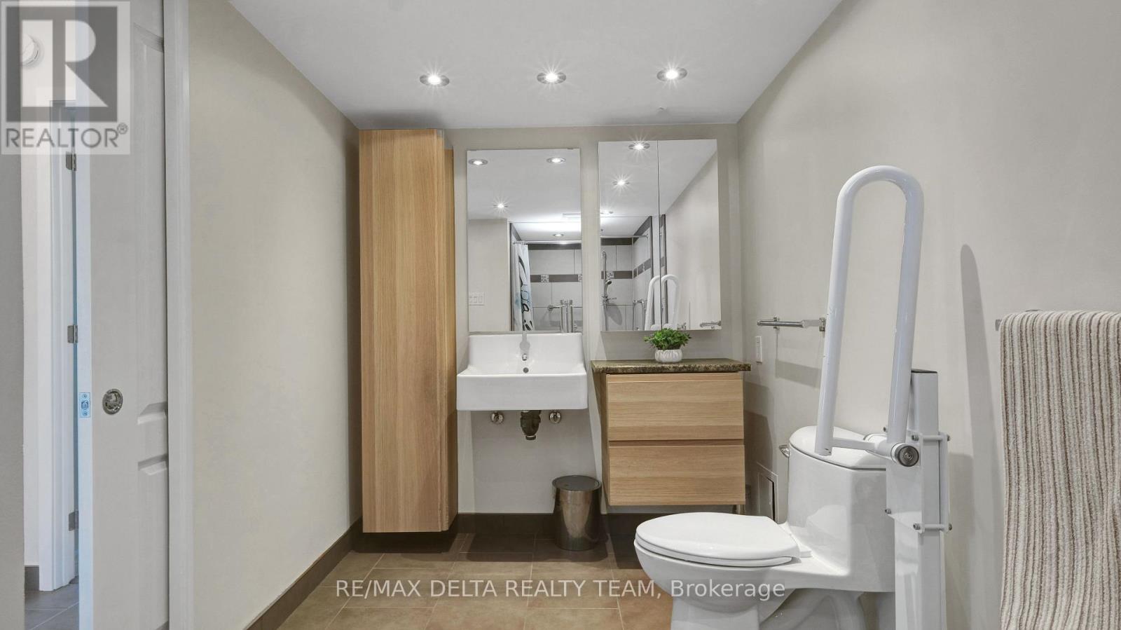 1001 - 555 Brittany Drive