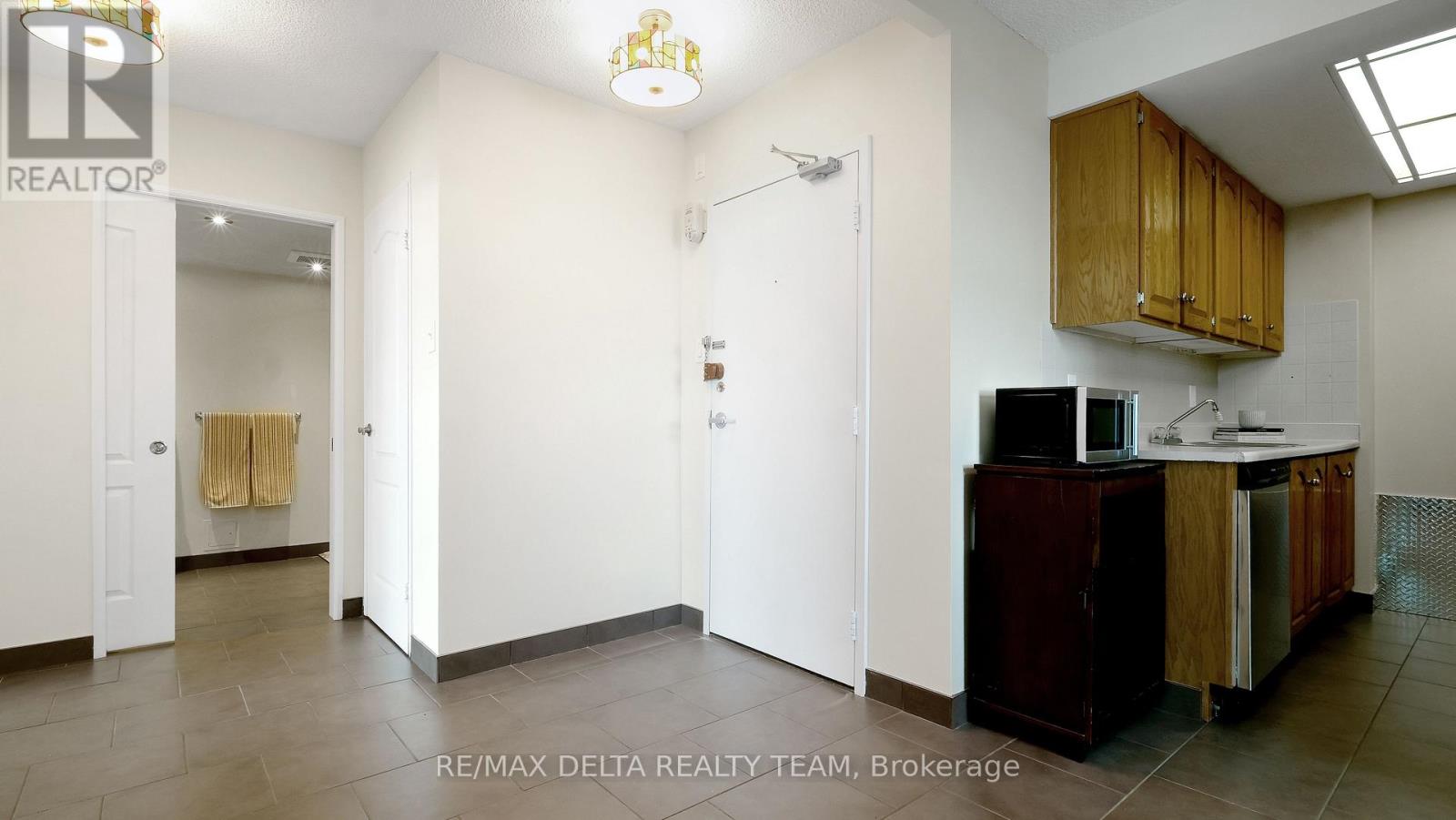 1001 - 555 Brittany Drive