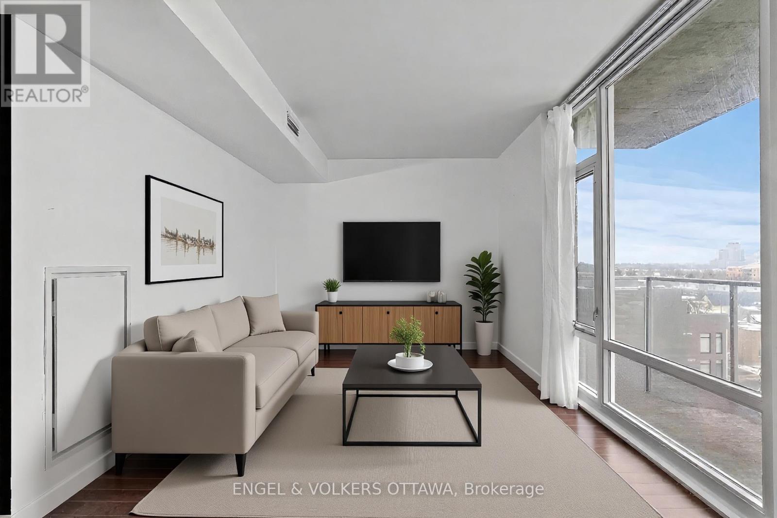 807 - 201 Parkdale Avenue