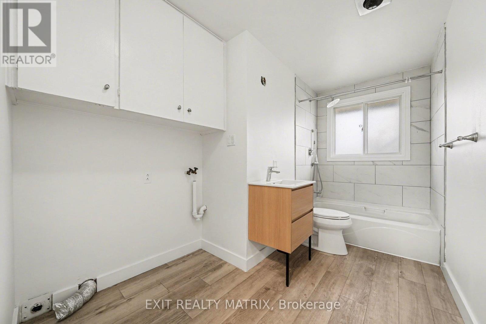 1740 Saint-laurent Street