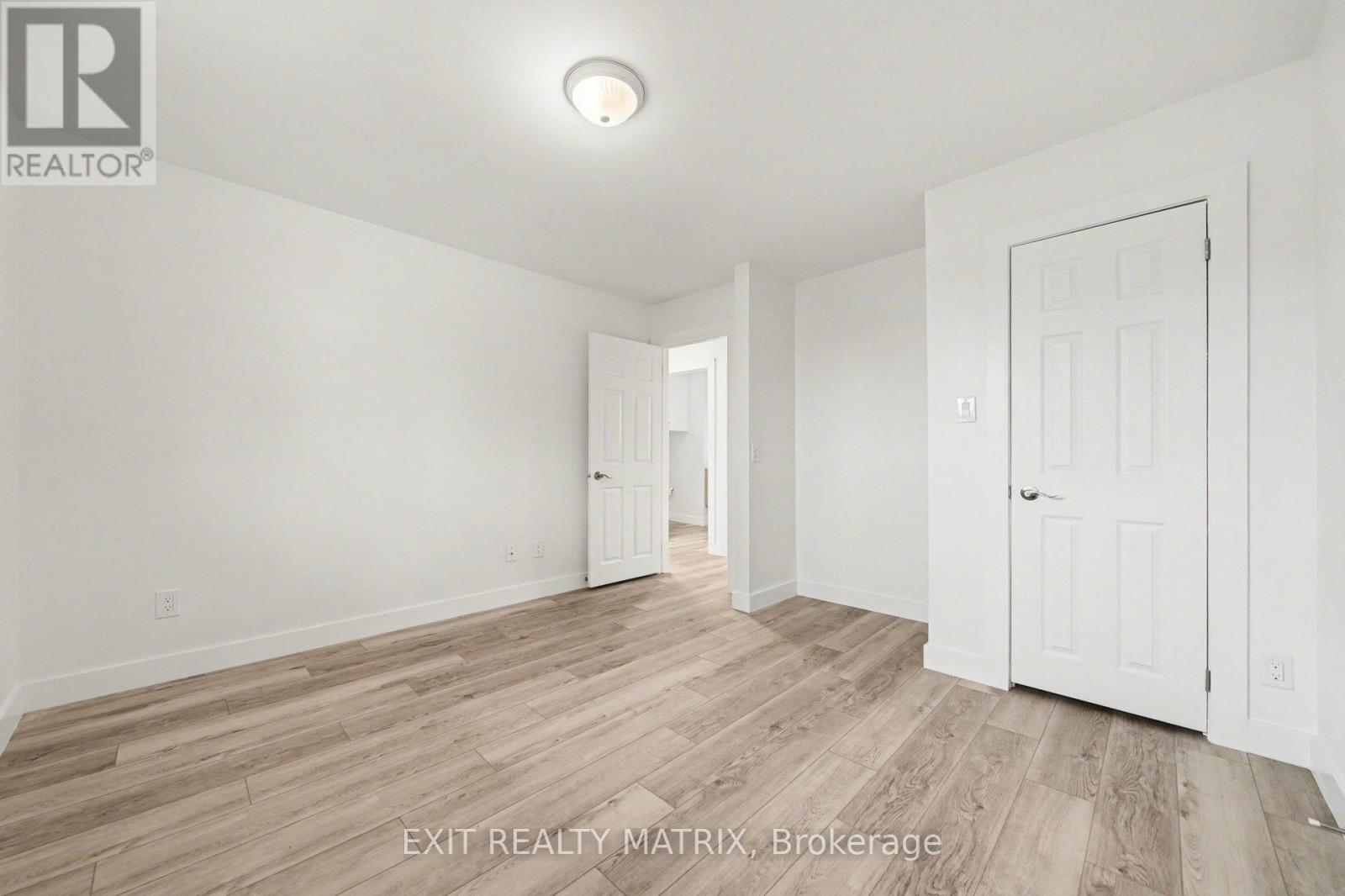 1740 Saint-laurent Street