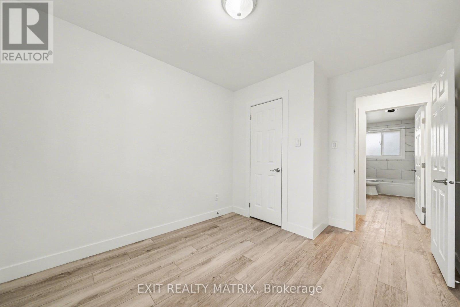 1740 Saint-laurent Street