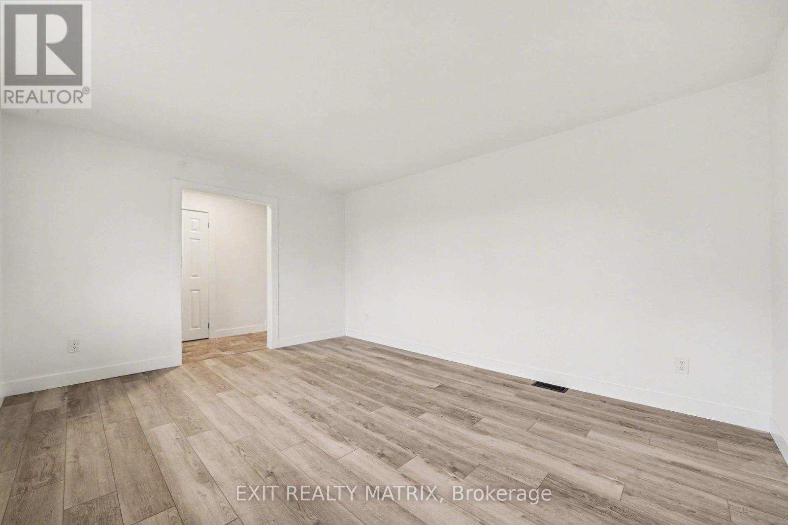 1740 Saint-laurent Street