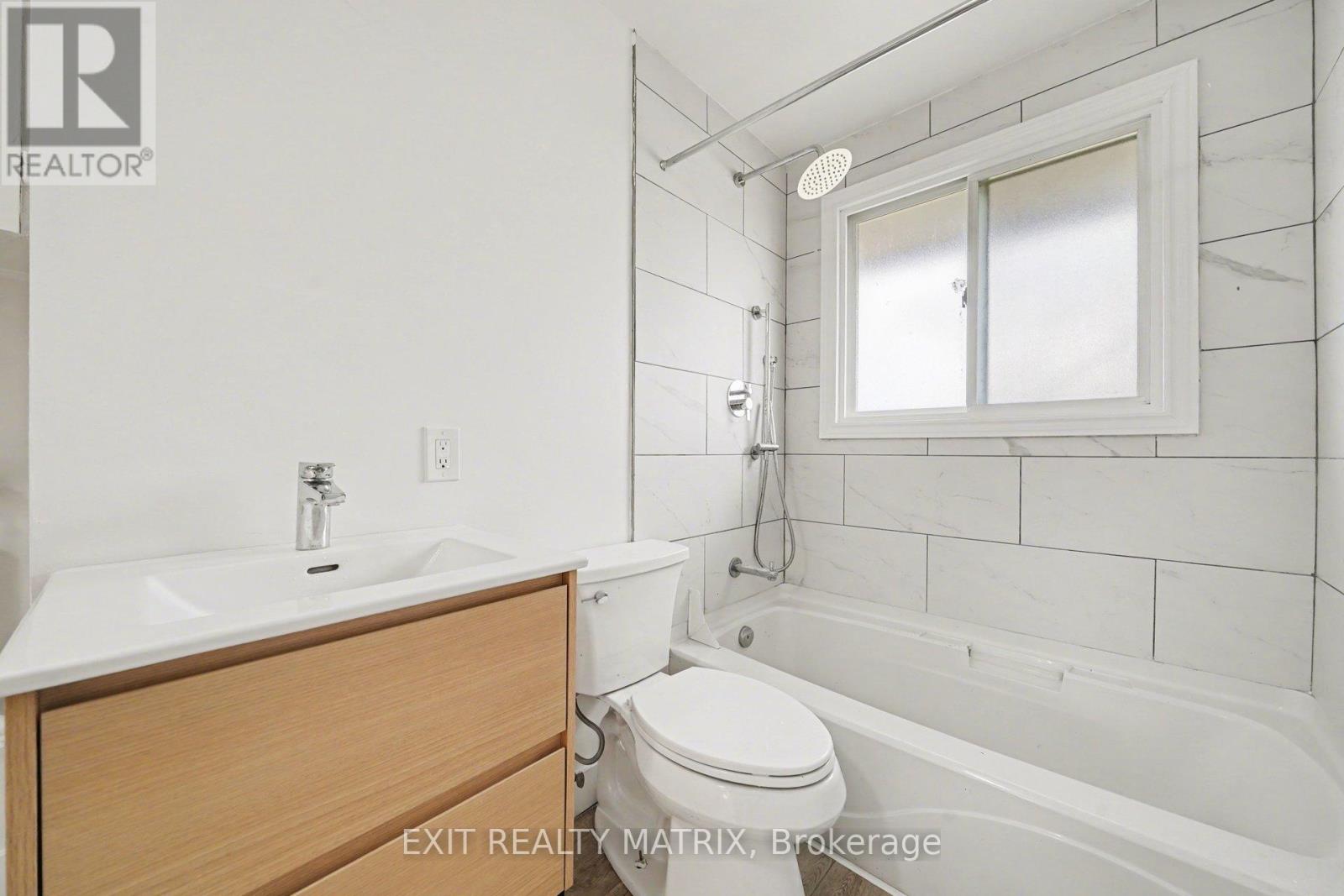 1740 Saint-laurent Street