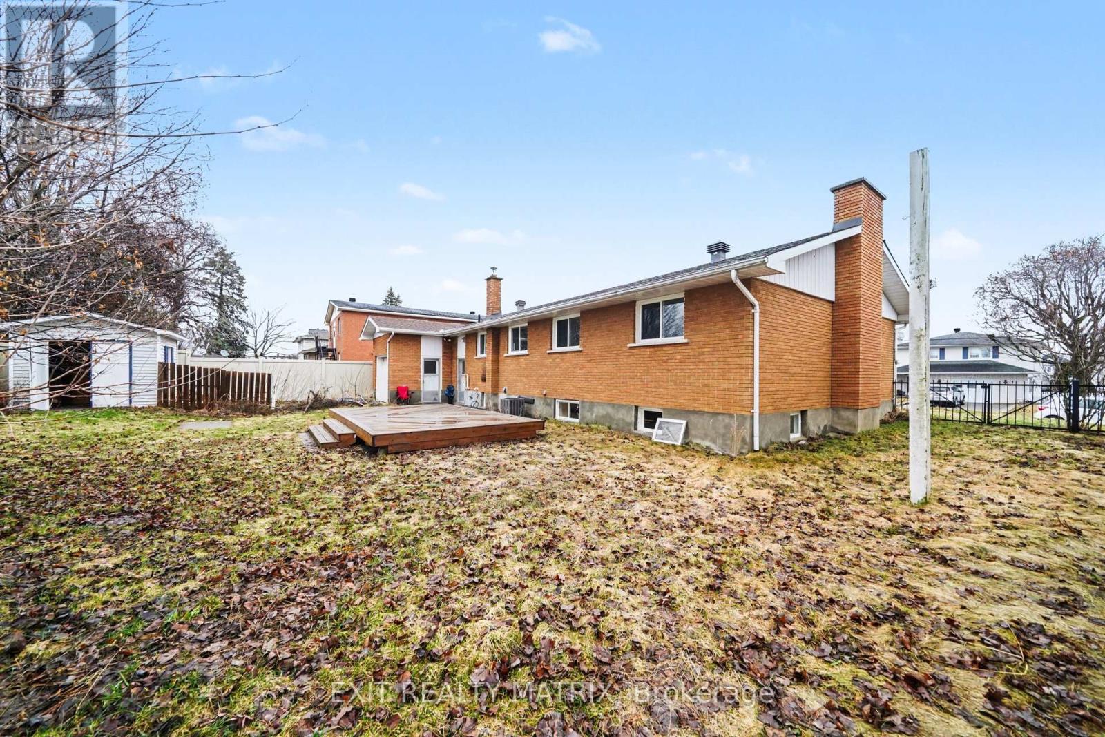 1740 Saint-laurent Street