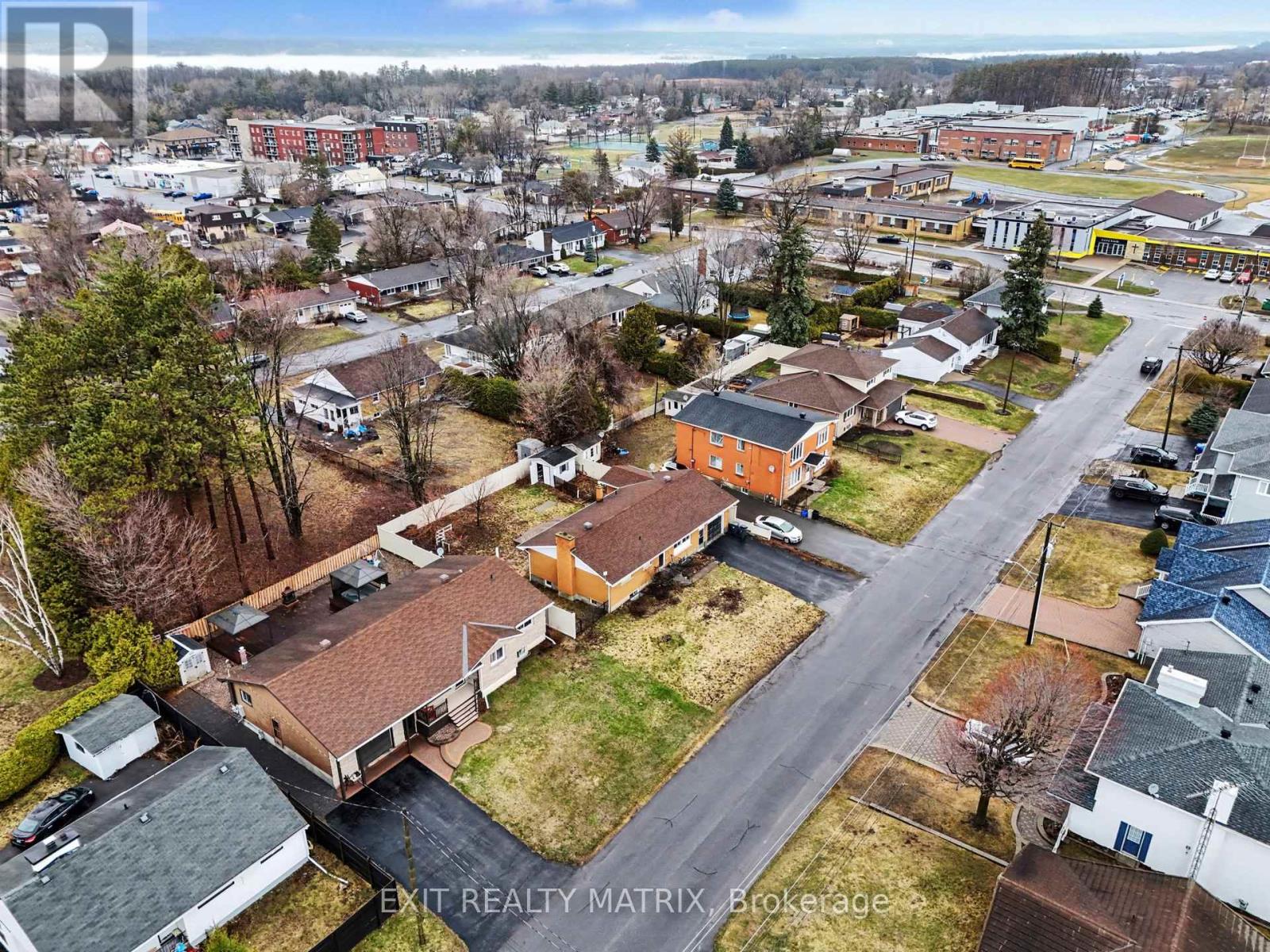 1740 Saint-laurent Street