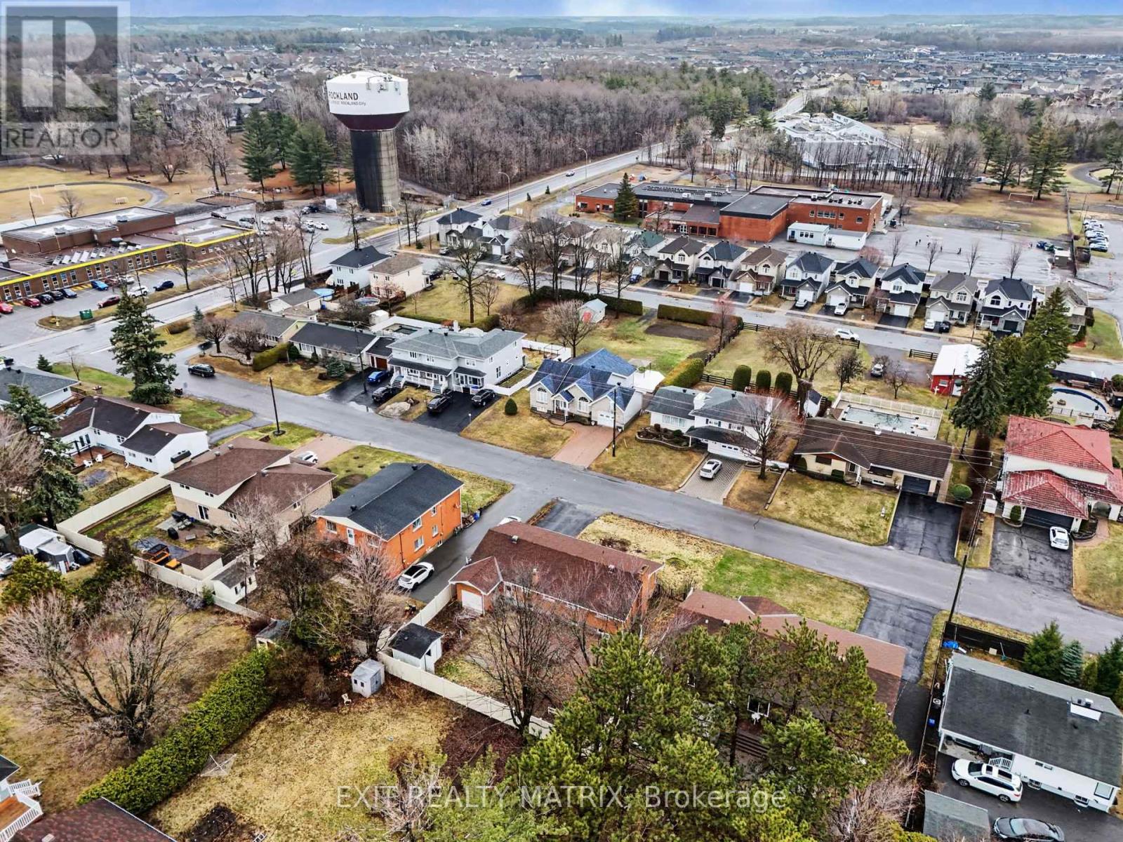 1740 Saint-laurent Street