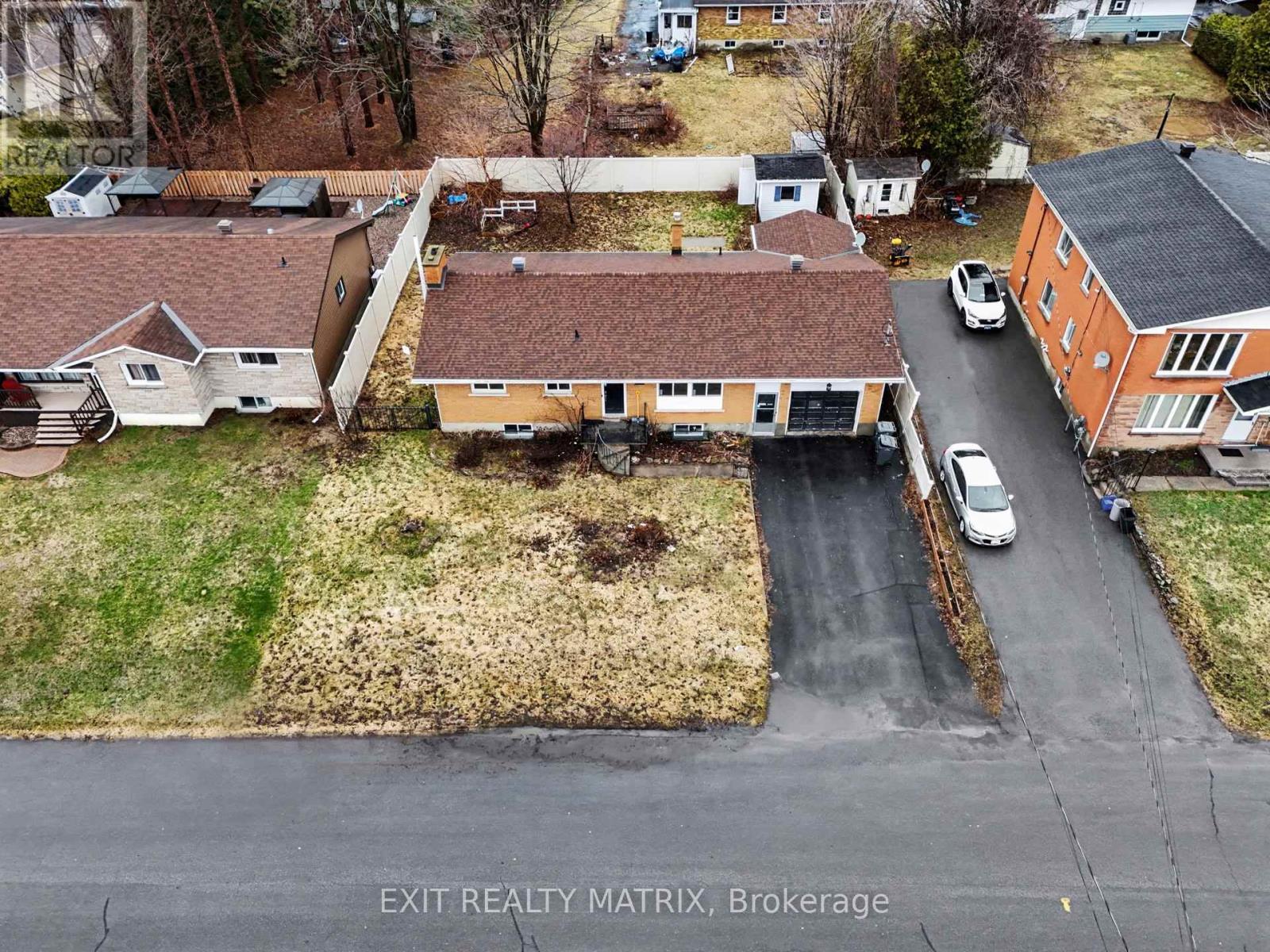 1740 Saint-laurent Street