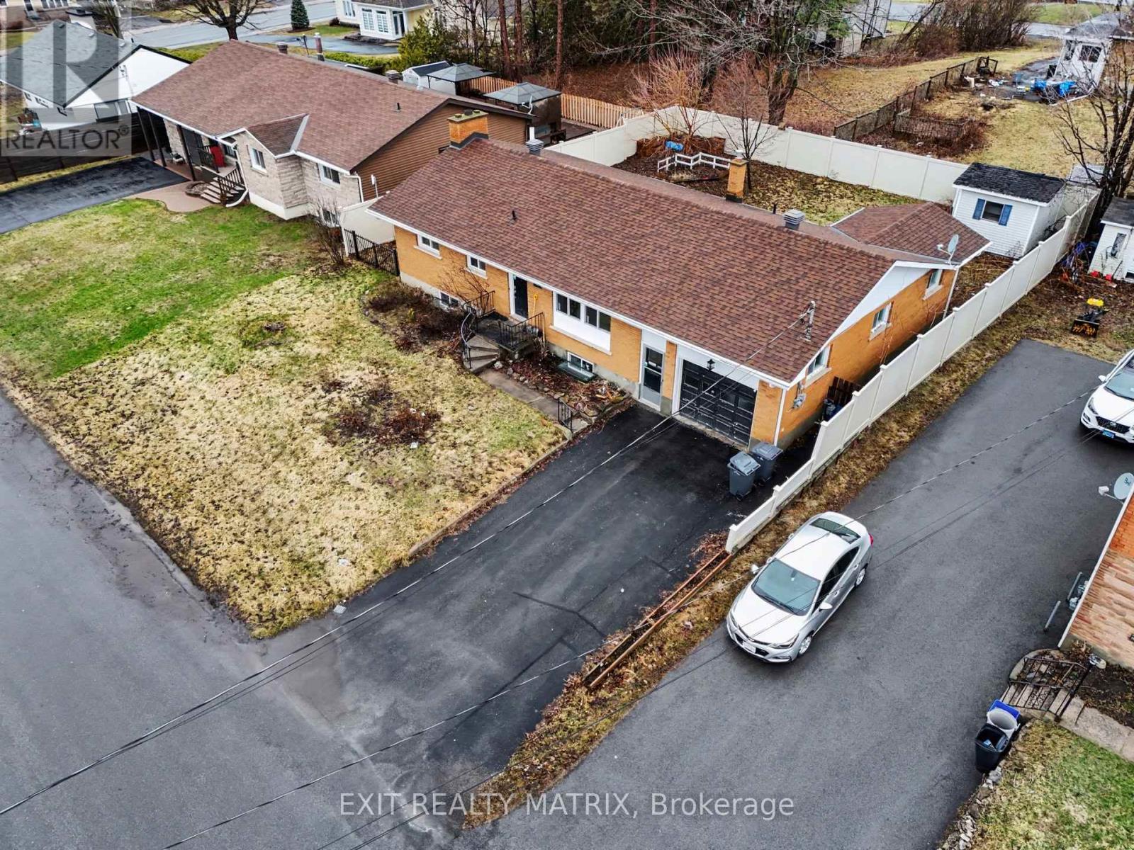 1740 Saint-laurent Street