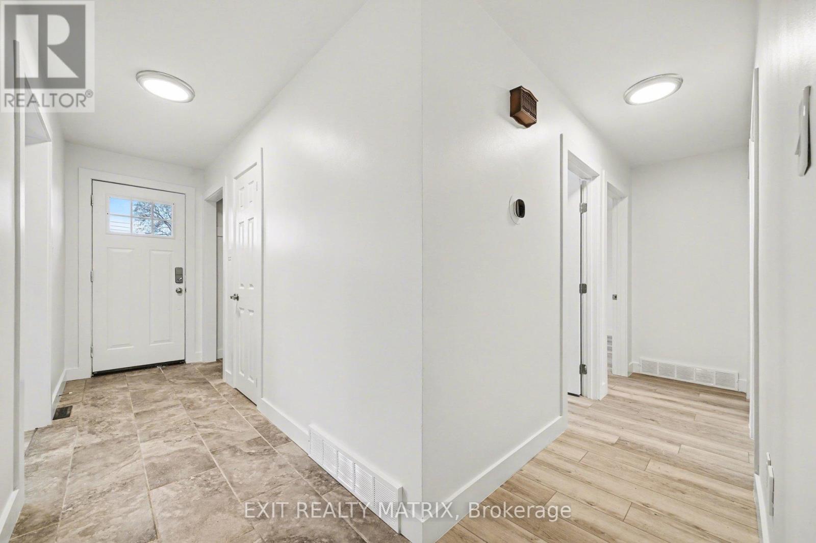 1740 Saint-laurent Street