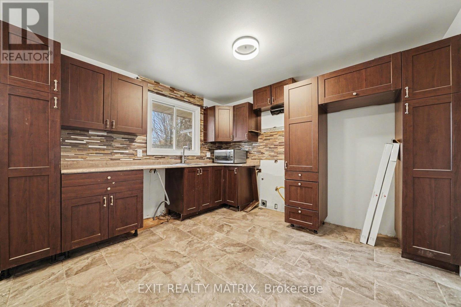 1740 Saint-laurent Street