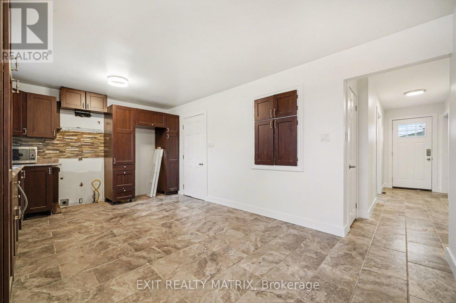 1740 Saint-laurent Street