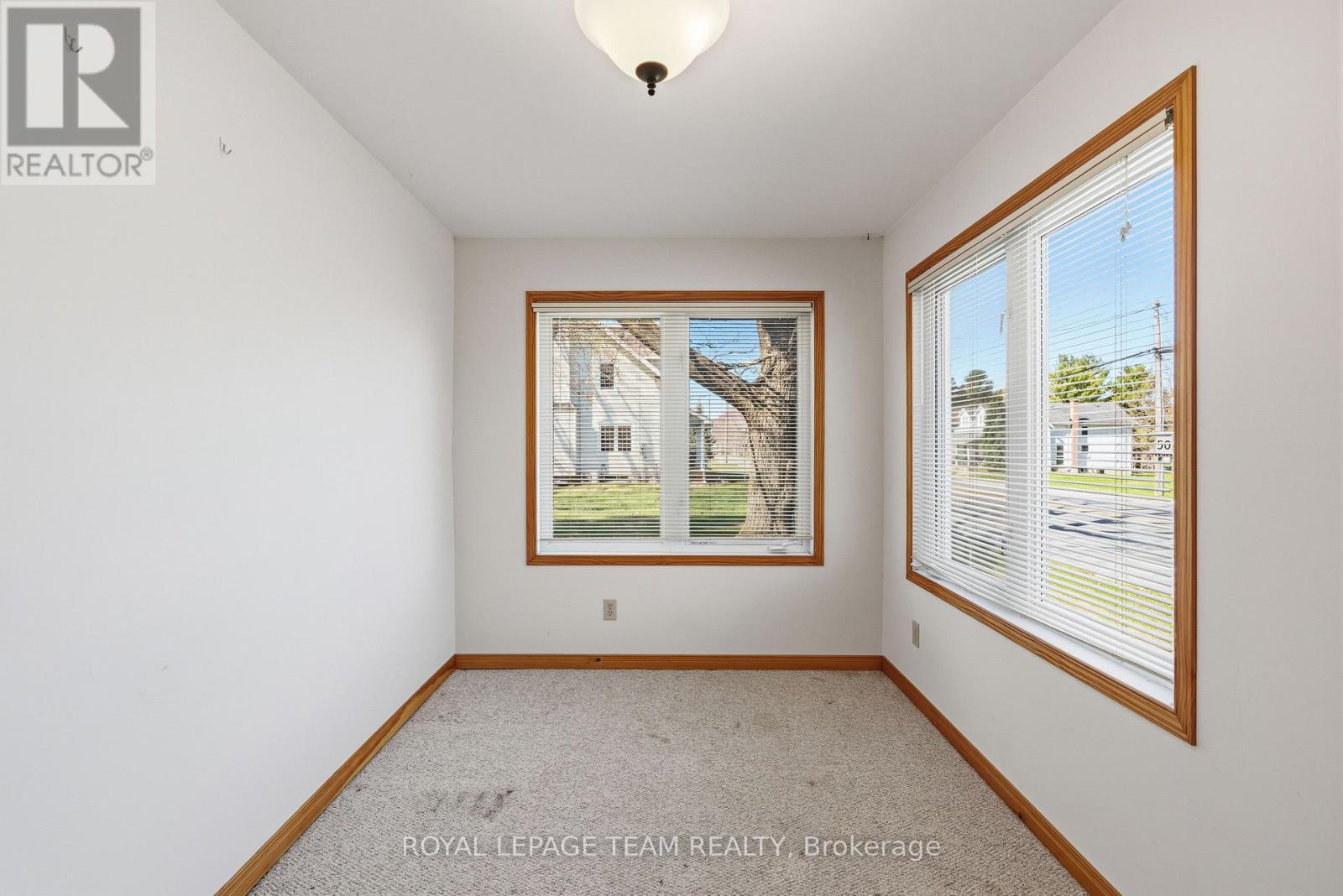 12106 Lakeshore Drive