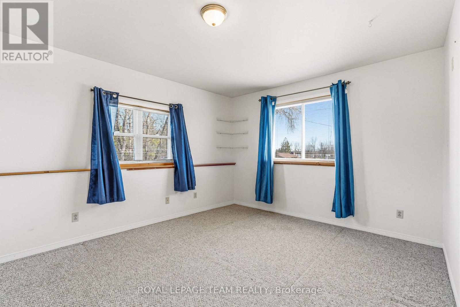 12106 Lakeshore Drive