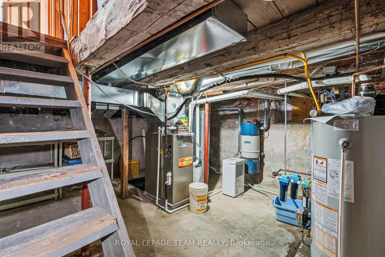 12106 Lakeshore Drive