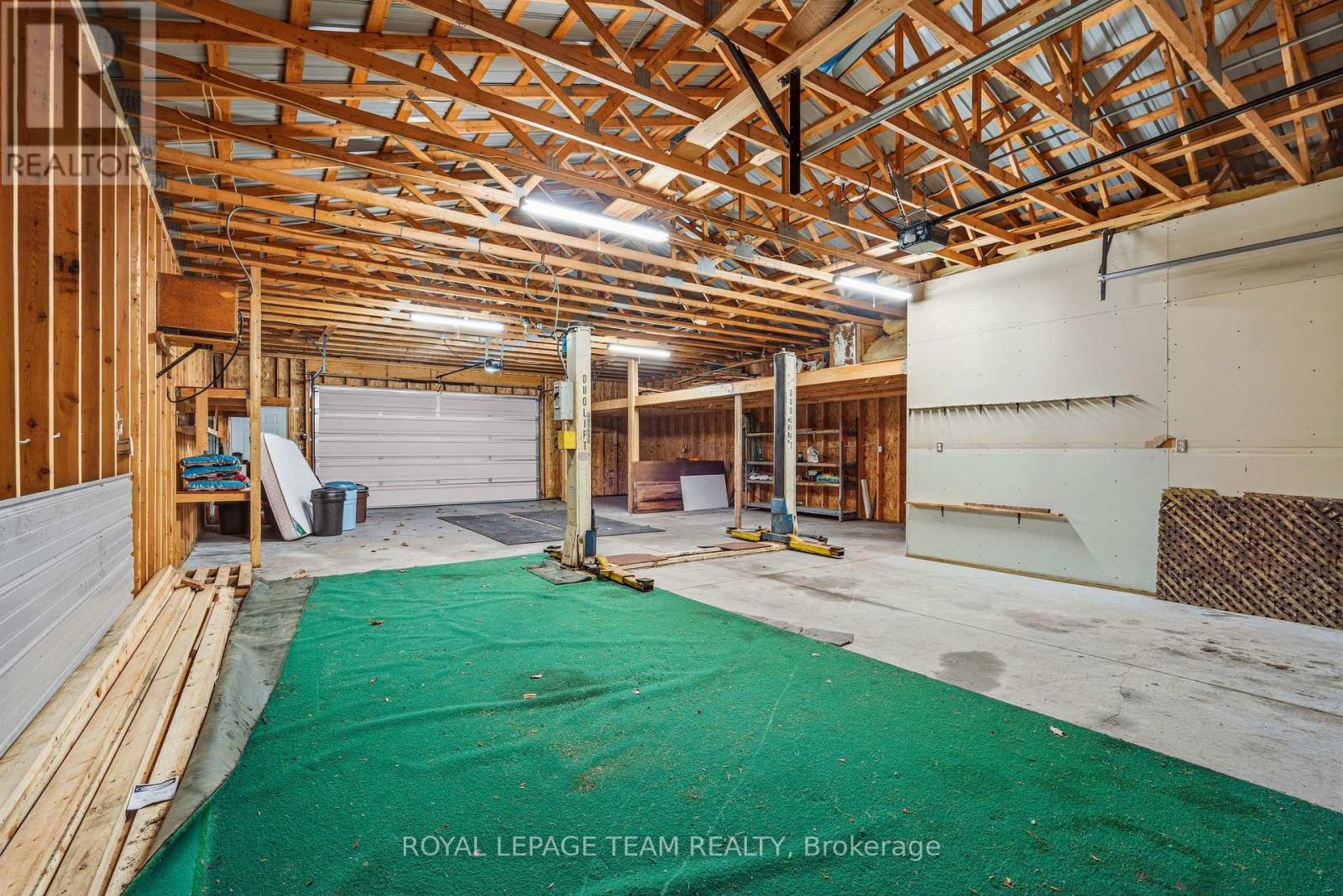 12106 Lakeshore Drive