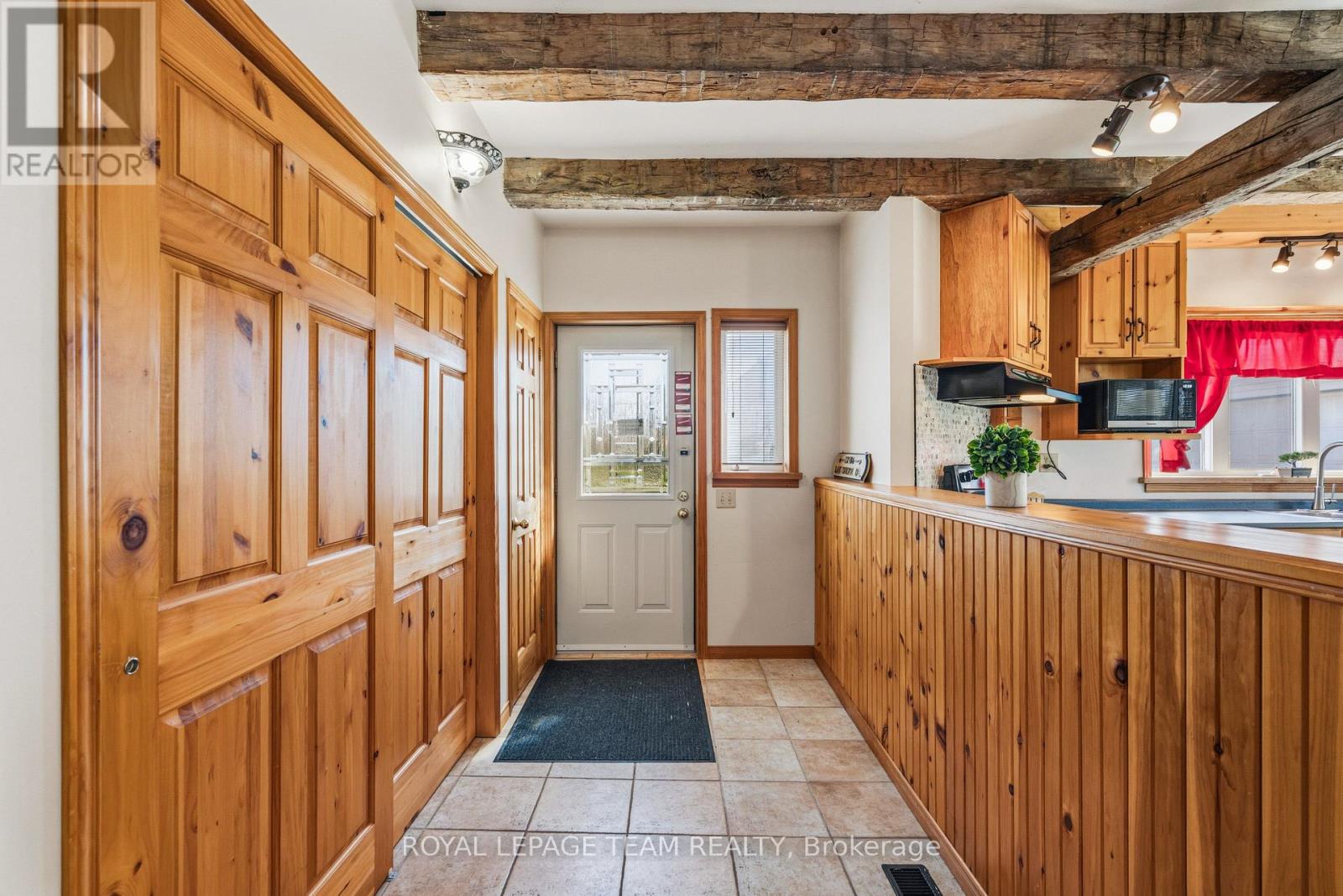 12106 Lakeshore Drive