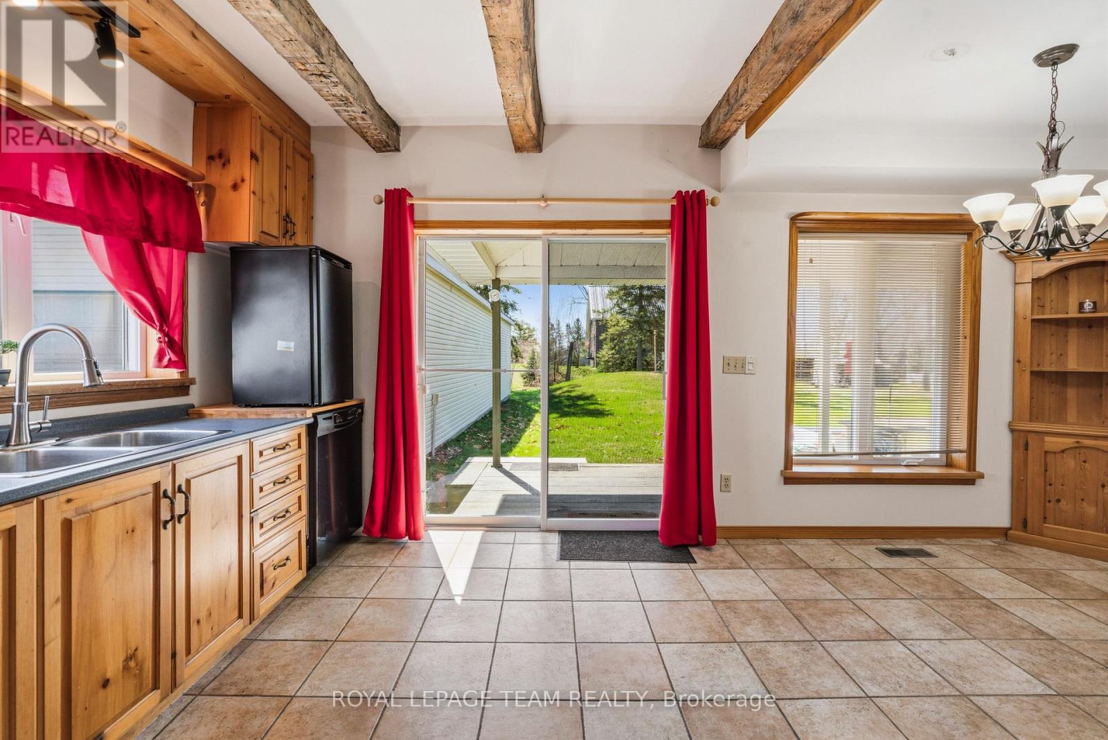 12106 Lakeshore Drive