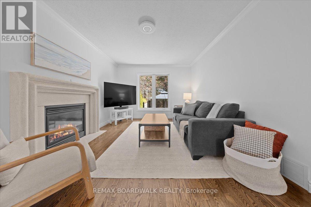 1443 Larkhaven Crescent