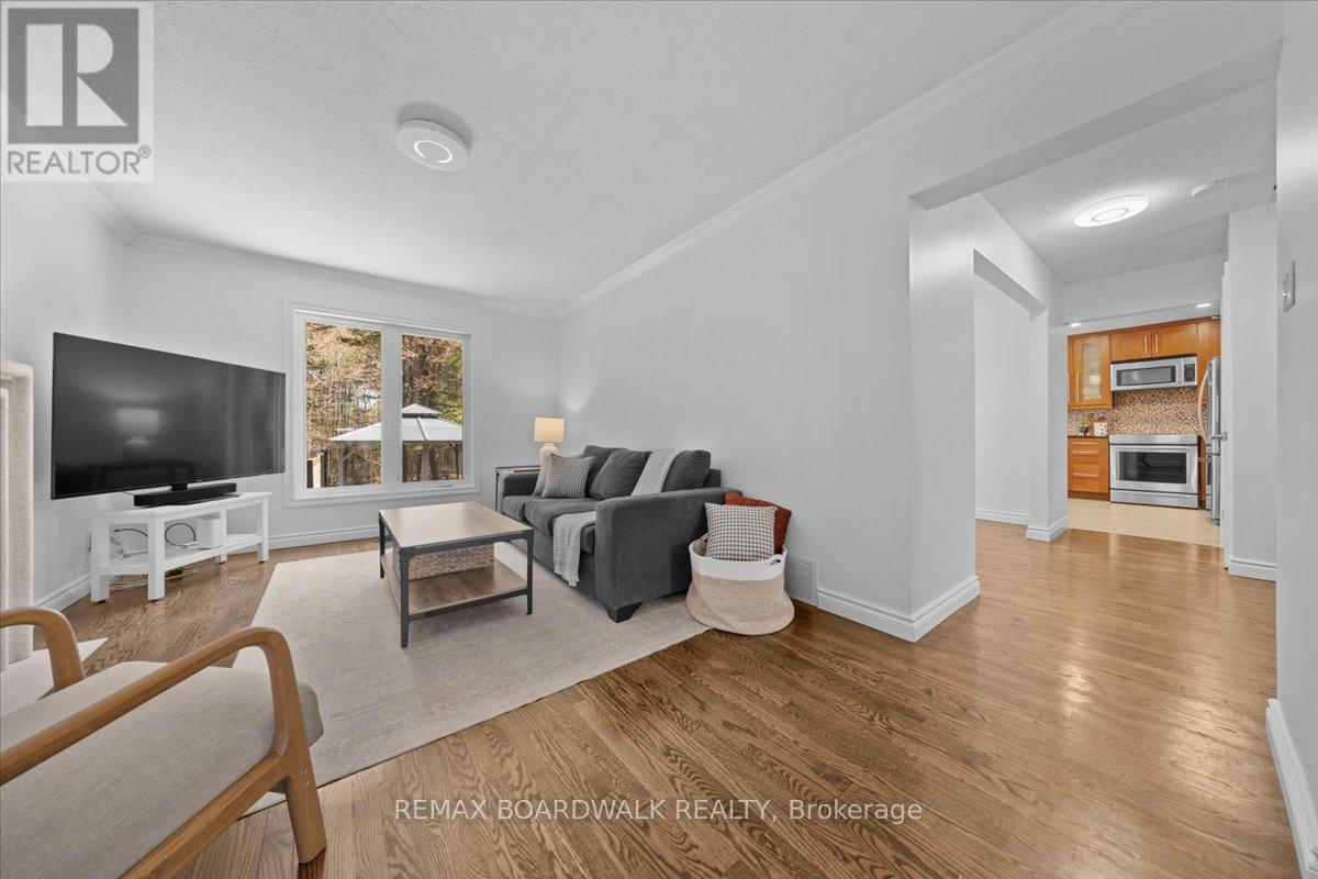 1443 Larkhaven Crescent