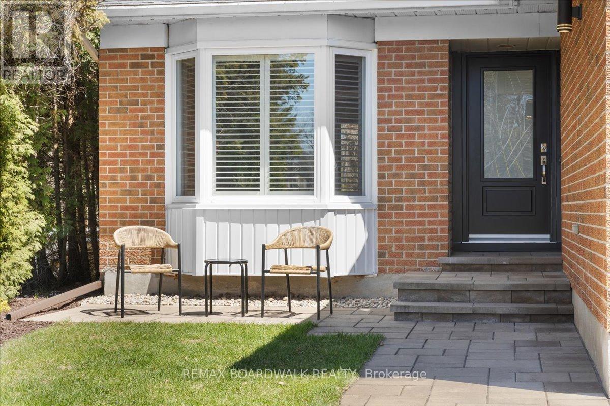 1443 Larkhaven Crescent