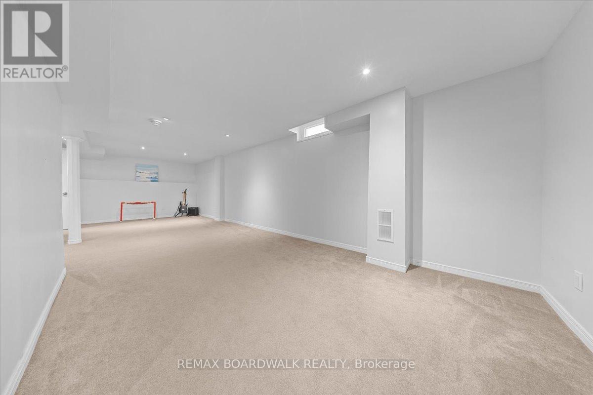 1443 Larkhaven Crescent