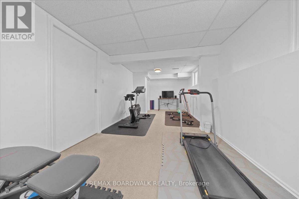 1443 Larkhaven Crescent