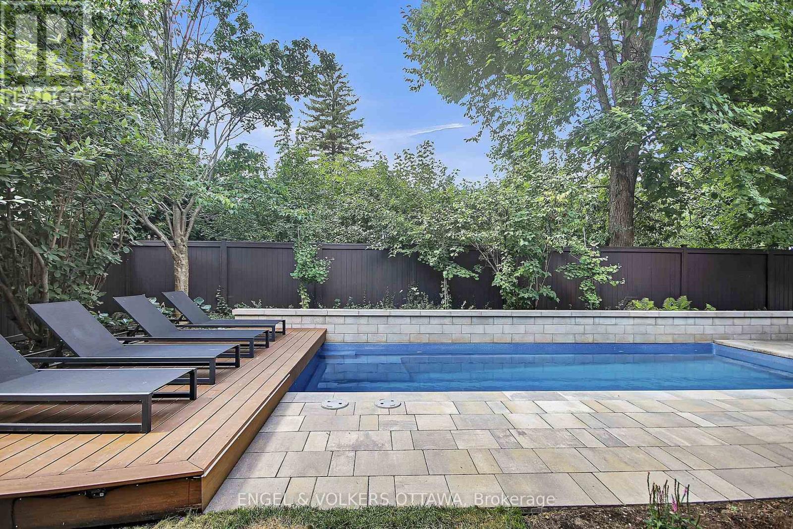 592 Brierwood Avenue