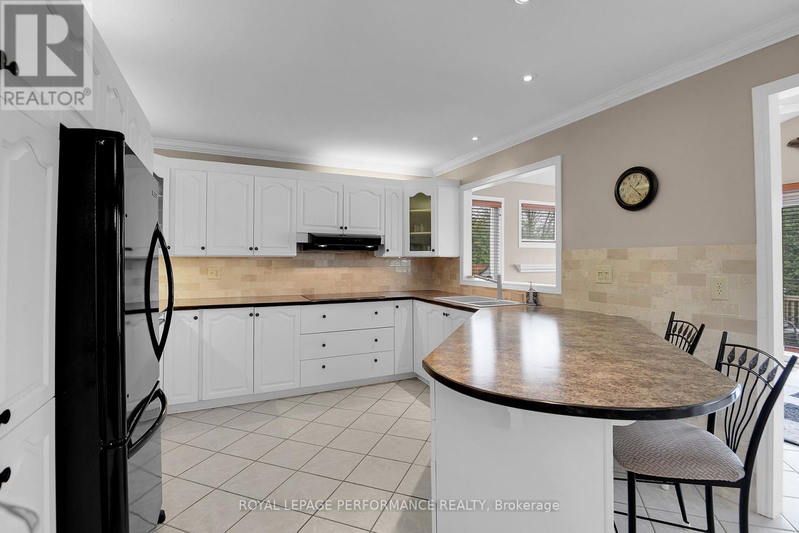 401 Phoenix Crescent