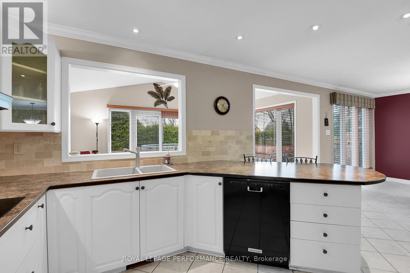 401 Phoenix Crescent