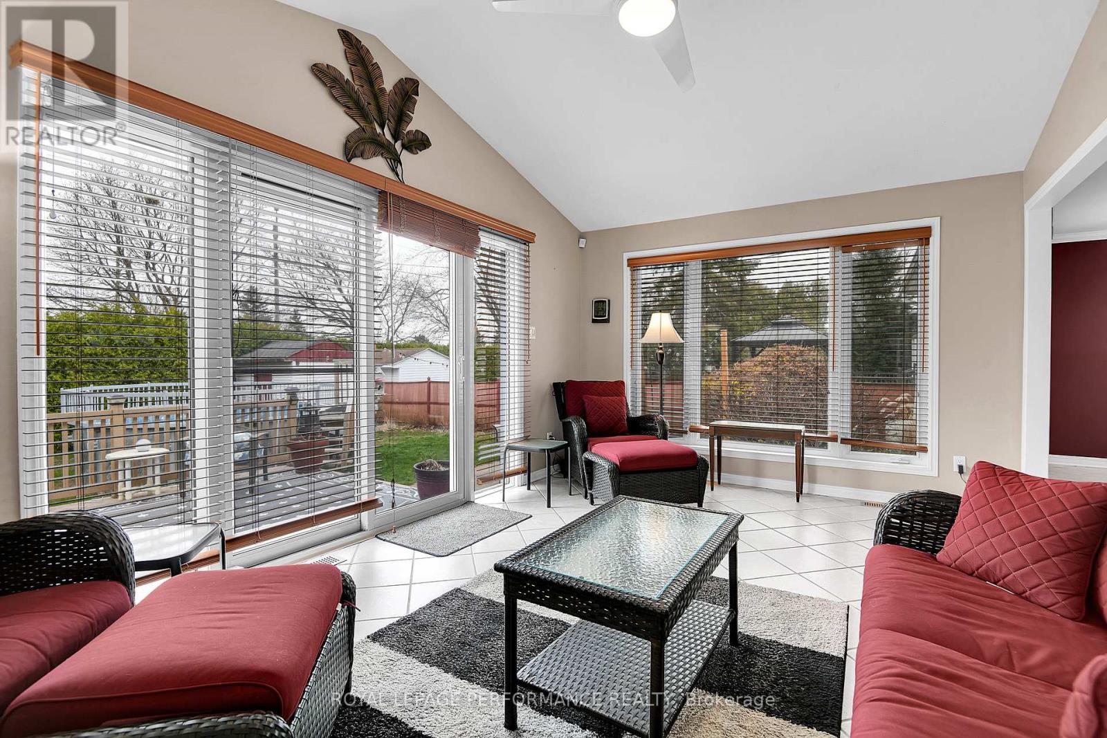 401 Phoenix Crescent