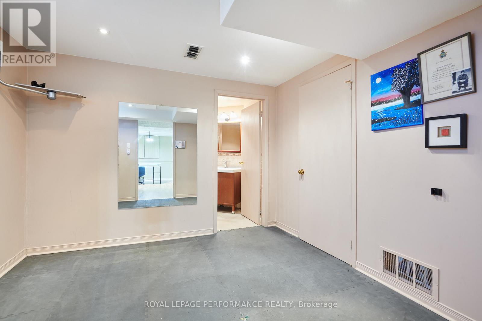 401 Phoenix Crescent