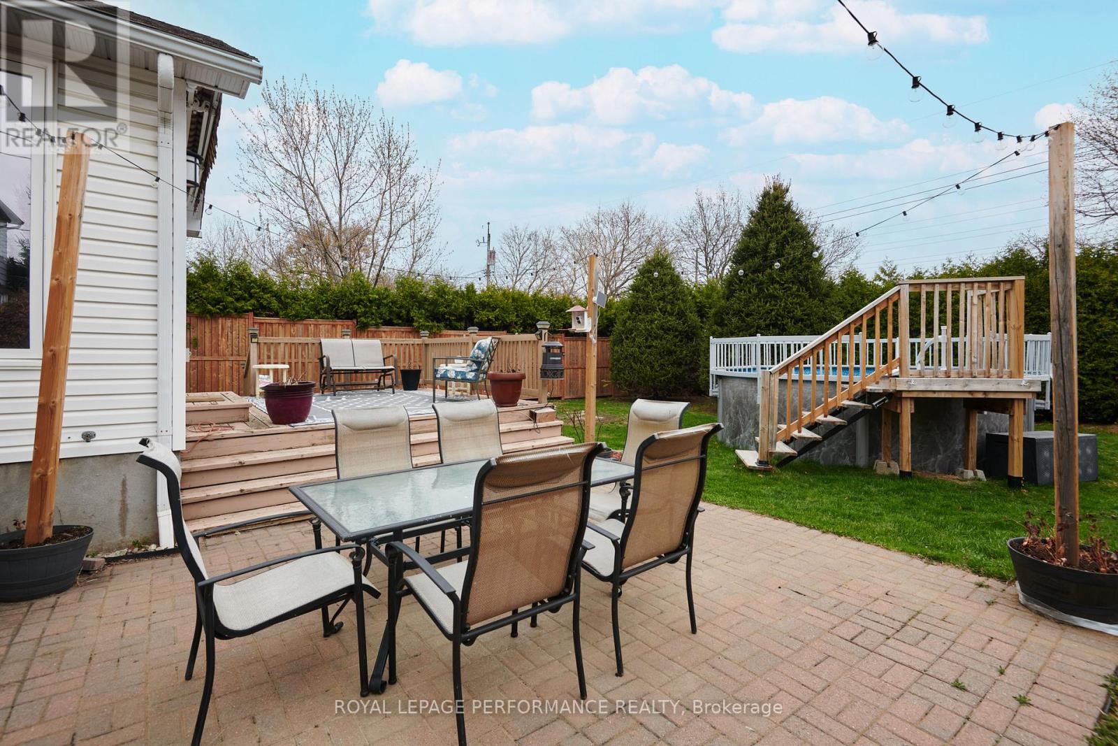 401 Phoenix Crescent