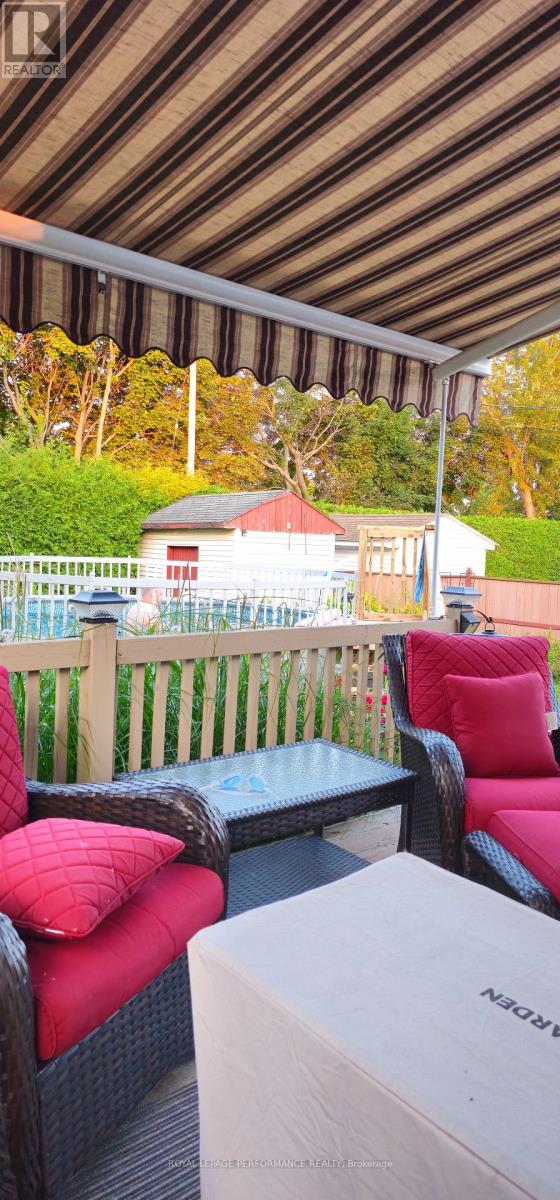 401 Phoenix Crescent