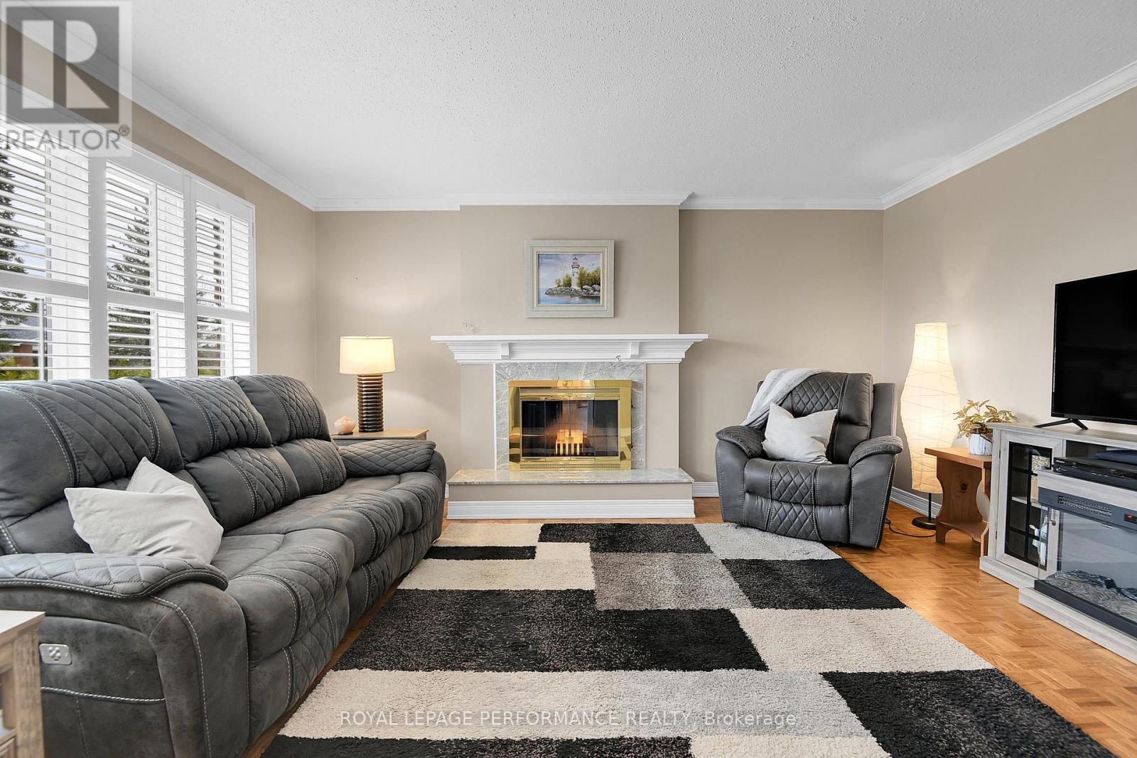 401 Phoenix Crescent